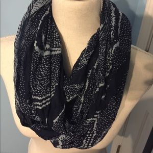 American Eagle circle scarf
